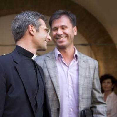 Charamsa: Io gay come tantissimi sacerdoti. Vaticano: lasci gli incarichi